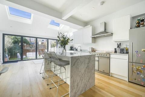 3 bedroom terraced house for sale, Trewince Road, London SW20