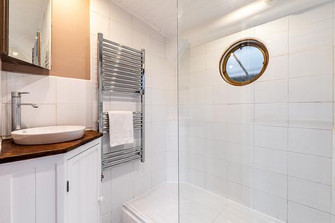 1 bedroom property to rent, The Hollows, Brentford, London TW8