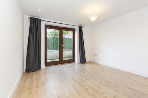 2 bedroom detached house to rent, Matrimony Place, Clapham