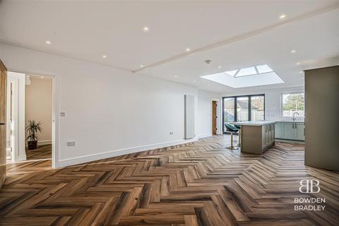 5 bedroom house for sale, Mawney Road, Romford, RM7
