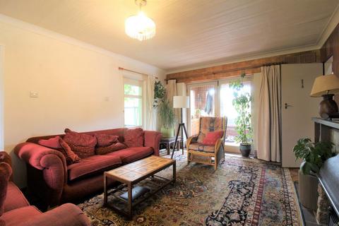 3 bedroom detached house to rent, Ashley Close, Beeston, Nottingham, NG9 4BQ