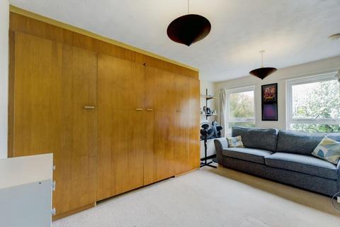 Studio for sale, Meadow Close, Aylesbury HP20
