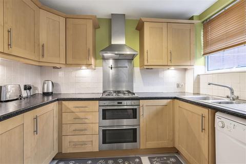 3 bedroom end of terrace house to rent, Wulfstan Street, W12