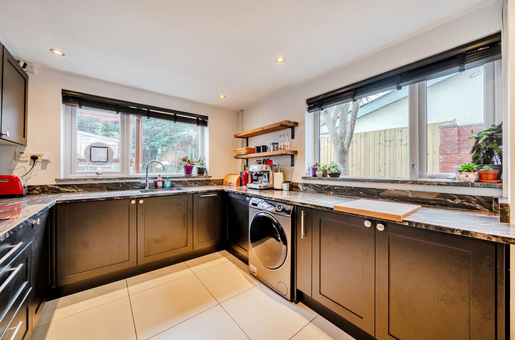 1386733-5-6932e30...