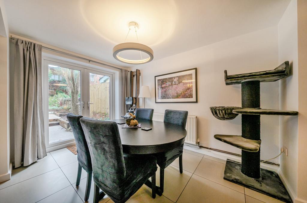 1386733-10-6932e3...