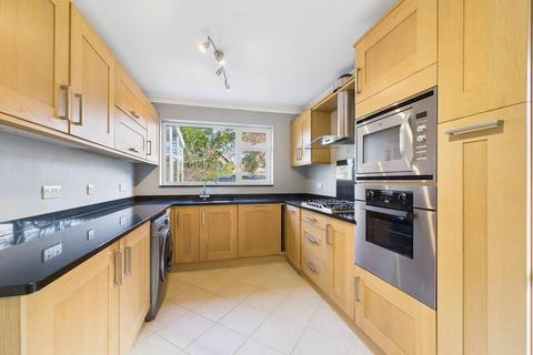 undefined, Parsons Mead, East Molesey