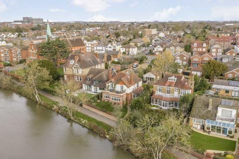 undefined, St. Peters Close, Staines-Upon-Thames TW18