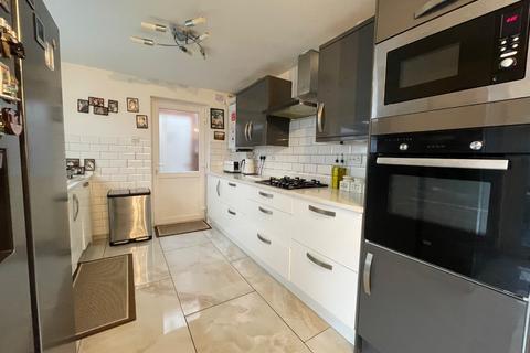 3 bedroom semi-detached house for sale, Runley Road, Luton, Bedfordshire, LU1 1UB