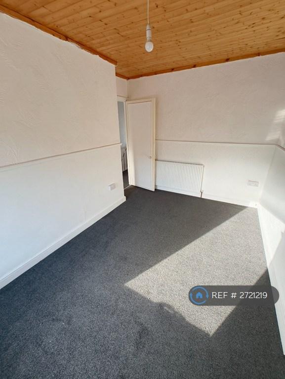Bedroom 1 (2)