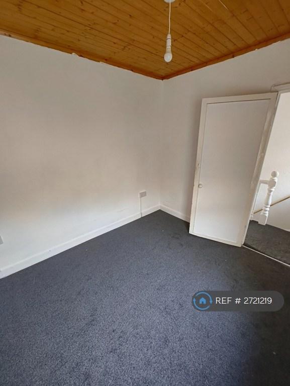 Bedroom 2 (2)