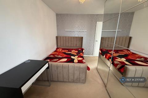 1 bedroom in a house share to rent, Benson Close, Luton, LU3