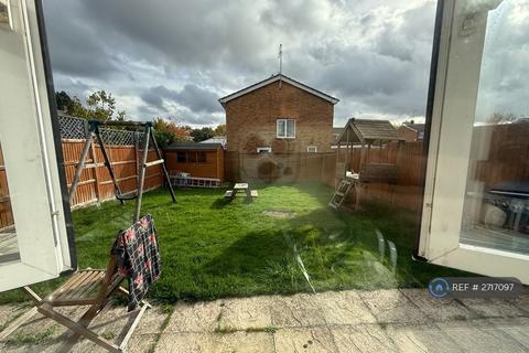 1 bedroom in a house share to rent, Benson Close, Luton, LU3