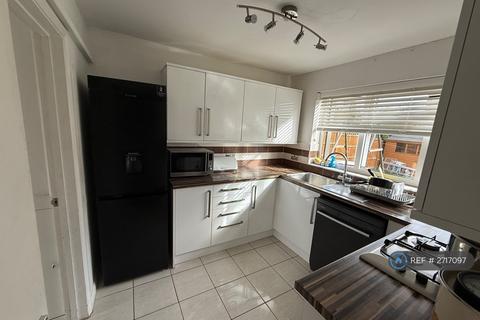 1 bedroom in a house share to rent, Benson Close, Luton, LU3