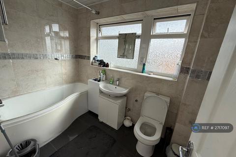 1 bedroom in a house share to rent, Benson Close, Luton, LU3