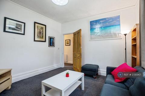 2 bedroom flat to rent, Hayes Court, London, SE5