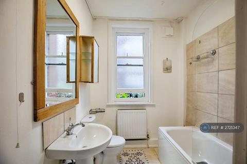 2 bedroom flat to rent, Hayes Court, London, SE5