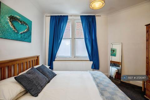 2 bedroom flat to rent, Hayes Court, London, SE5
