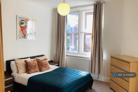 Hayes Court, London, SE5