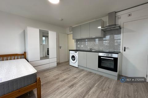 Studio to rent, Finchley Road, London, NW11