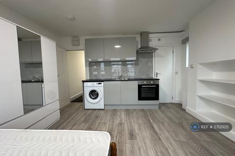 Studio to rent, Finchley Road, London, NW11