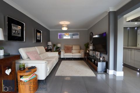 undefined, Gardiner Avenue, Fernwood