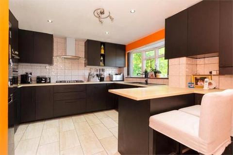 3 bedroom terraced house to rent, Rowan Road, West Drayton, UB7