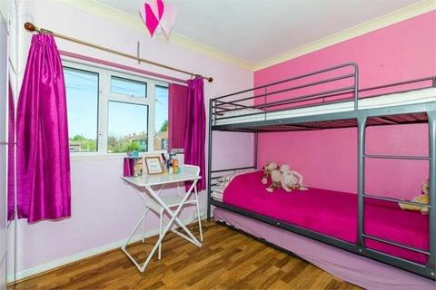 3 bedroom terraced house to rent, Rowan Road, West Drayton, UB7