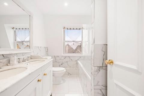 5 bedroom terraced house to rent, Elthiron Road, London