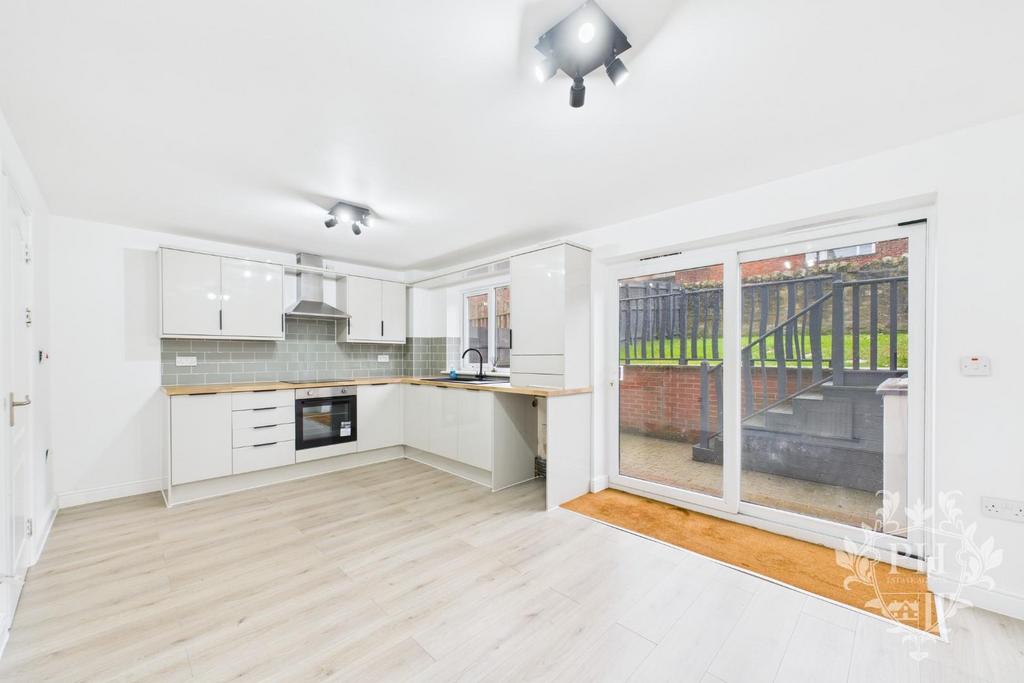 CAM02002 G0-PR0225-STILL010.jpg