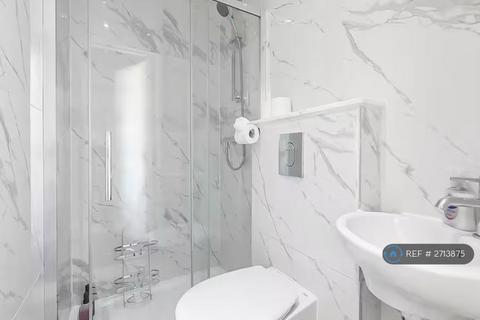 Studio to rent, Fernhead Road, London, W9