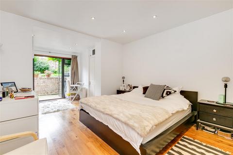 undefined, Linden Gardens, Chiswick, London