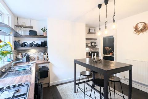 3 bedroom terraced house to rent, King Street, Hoyland S74