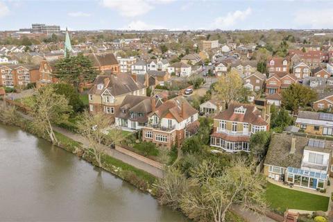 undefined, St. Peters Close, Staines-Upon-Thames TW18