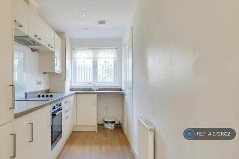 2 bedroom terraced house to rent, Darnley Road, Grays, RM17