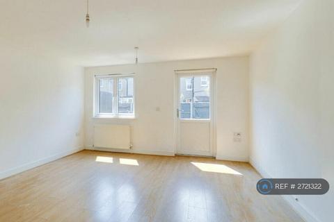 2 bedroom terraced house to rent, Darnley Road, Grays, RM17