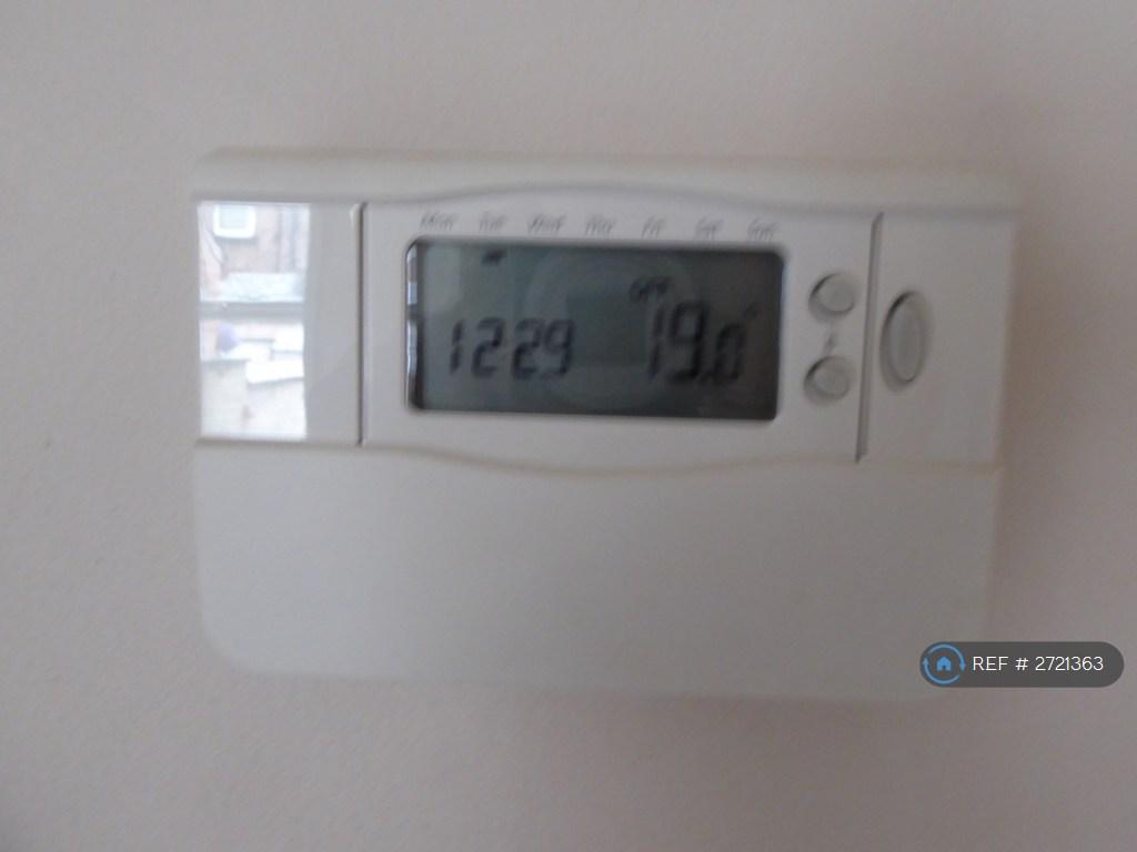 Central Heating Main Thermostatic Controller