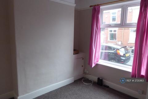 2 bedroom terraced house to rent, Eaton Road, Sale, M33