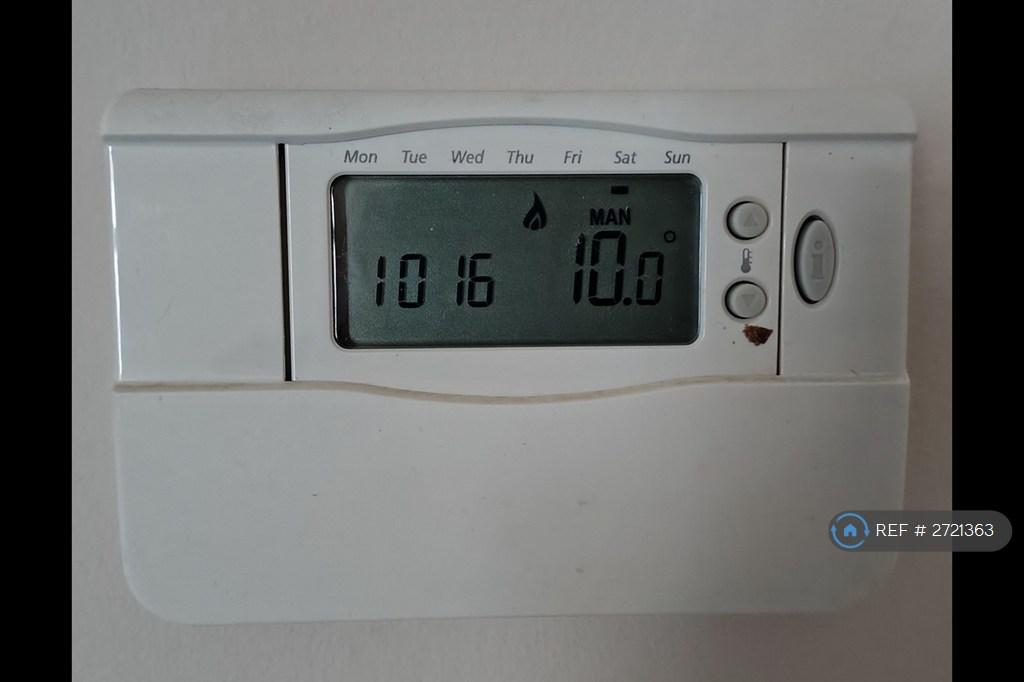 Central Heating Main Thermostatic Controller