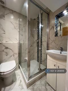 Studio to rent, Nether Street, London, N3