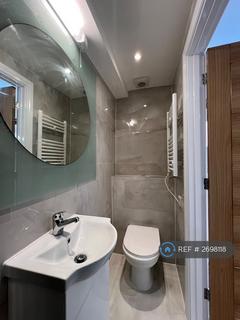 Studio to rent, Nether Street, London, N3