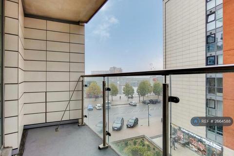 1 bedroom flat to rent, Western Gateway, London, E16