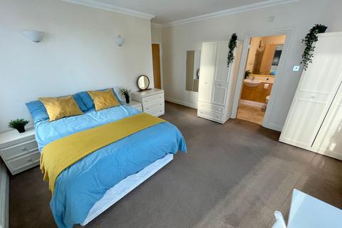 undefined, Lanark Square, London E14