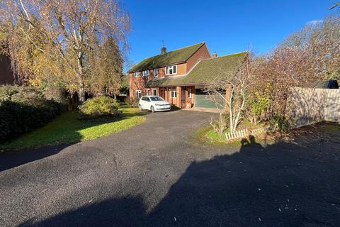 4 bedroom detached house for sale, Grange Close, Buckingham MK18