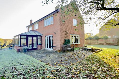 4 bedroom detached house for sale, Grange Close, Buckingham MK18