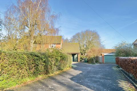 4 bedroom detached house for sale, Grange Close, Buckingham MK18