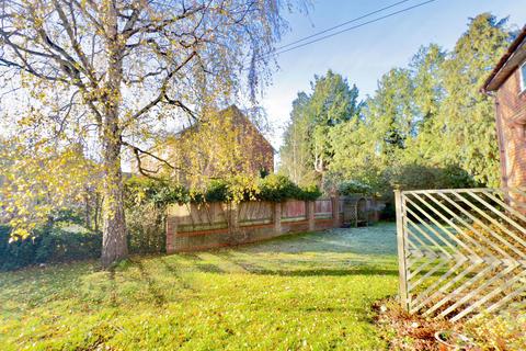 4 bedroom detached house for sale, Grange Close, Buckingham MK18