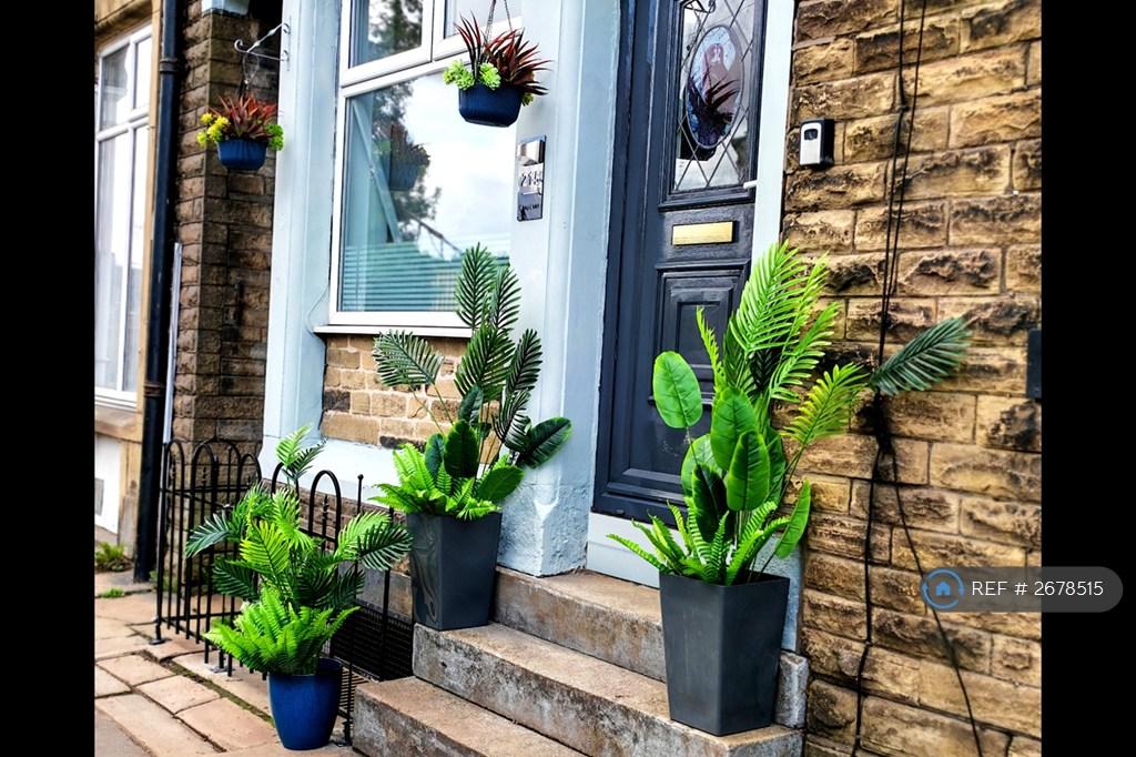 Shay Lane, Holmfied, Hx2