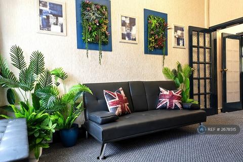 1 bedroom in a house share to rent, Shay Lane, Halifax, HX2