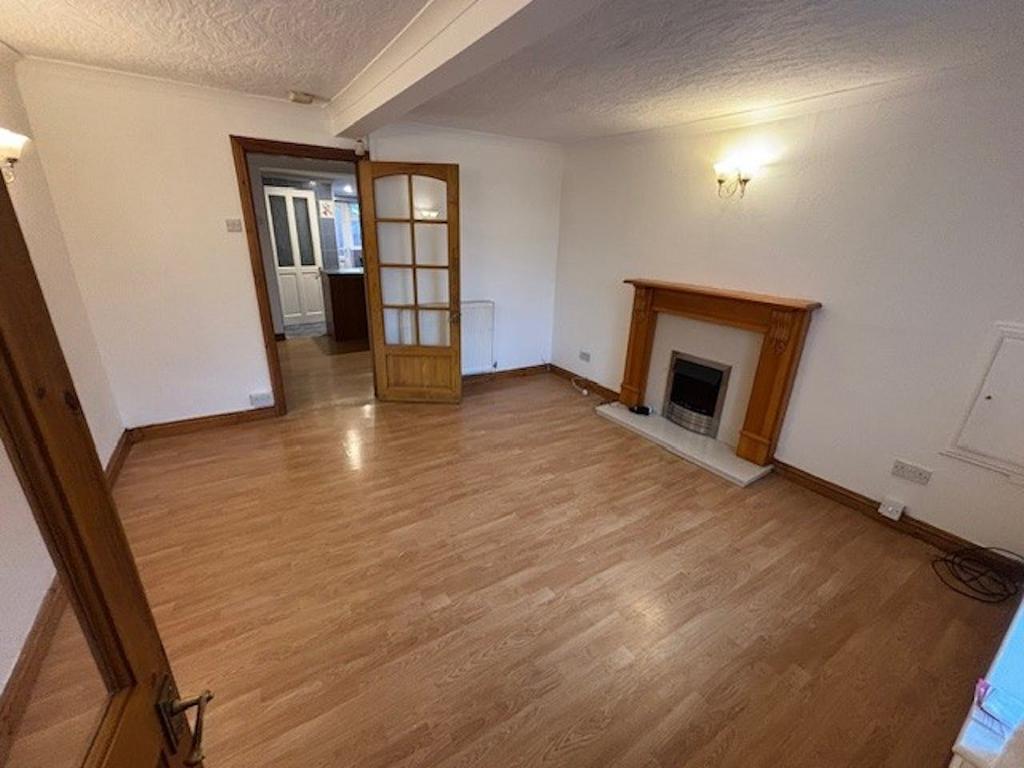 Lounge 1.jpg
