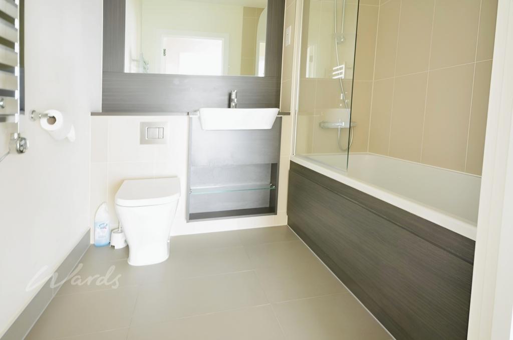 Peninsula bathroom